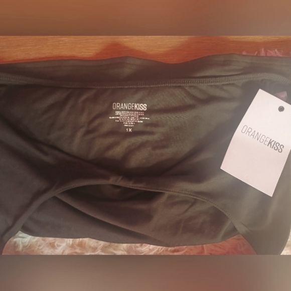 Orange Kiss Ladies Jet Black  Halter Pullover Top (Size 1X) - Picture 5 of 6